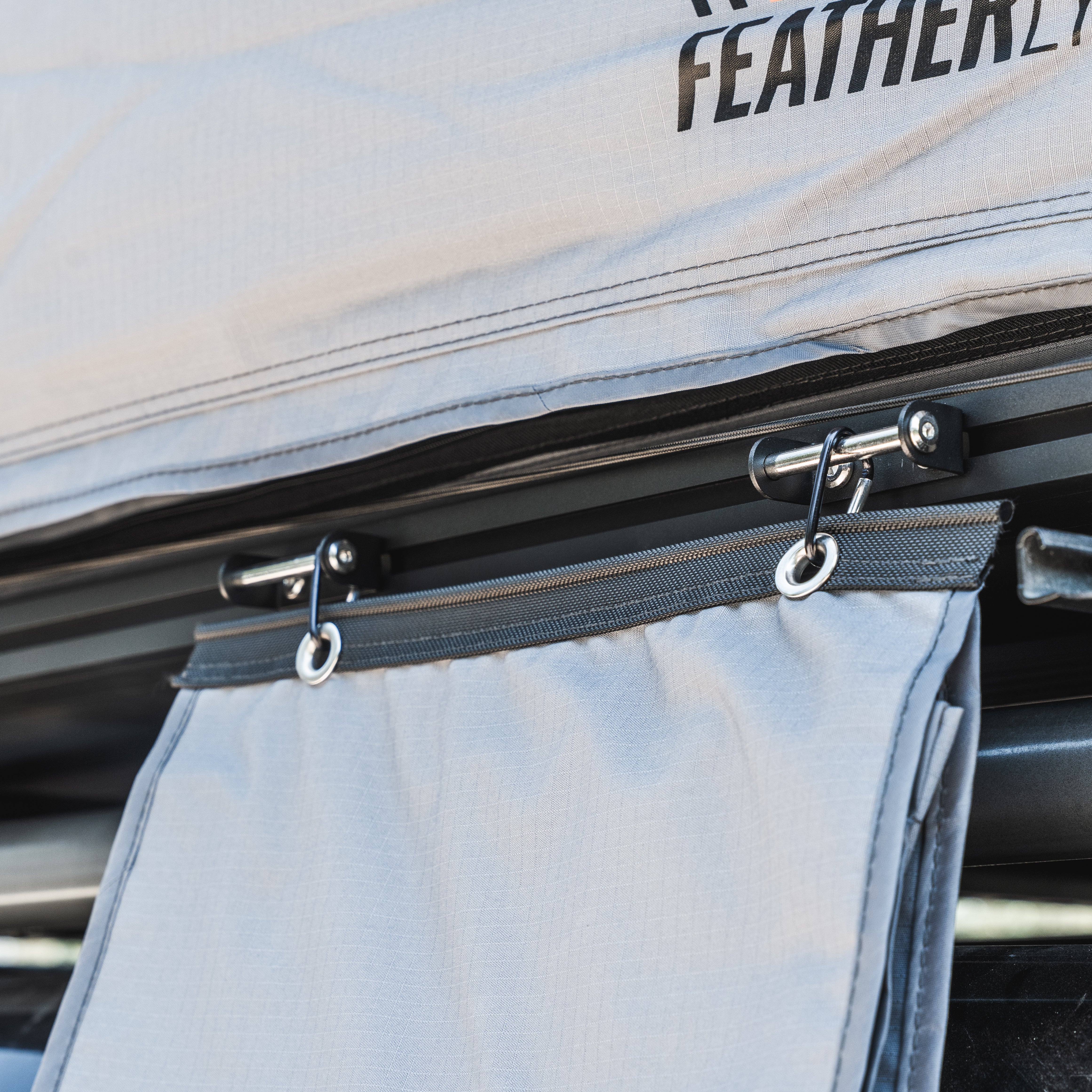 AIRSLATE - 2 Person Hardshell Rooftop Tent